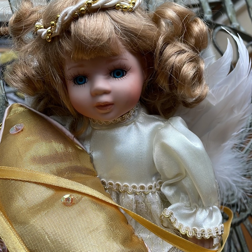 Geppeddo Angel  doll with a star and removable clothing excellent condit…